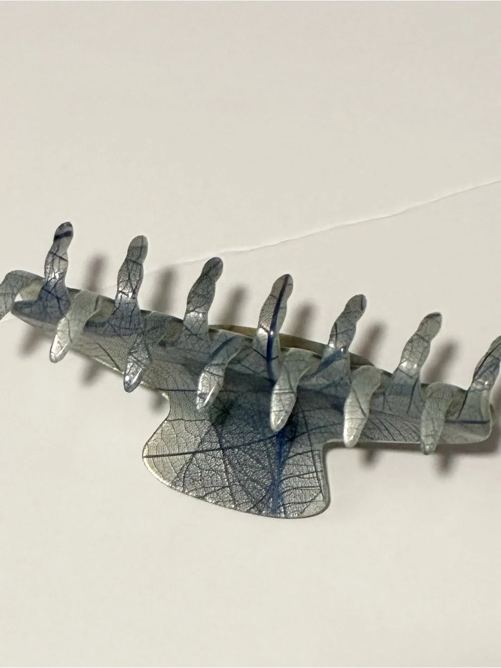 Alexandre De Paris attach leaf elegant
